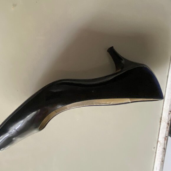 JOAN & DAVID patent leather pumps - with kitten heel - Picture 3 of 6